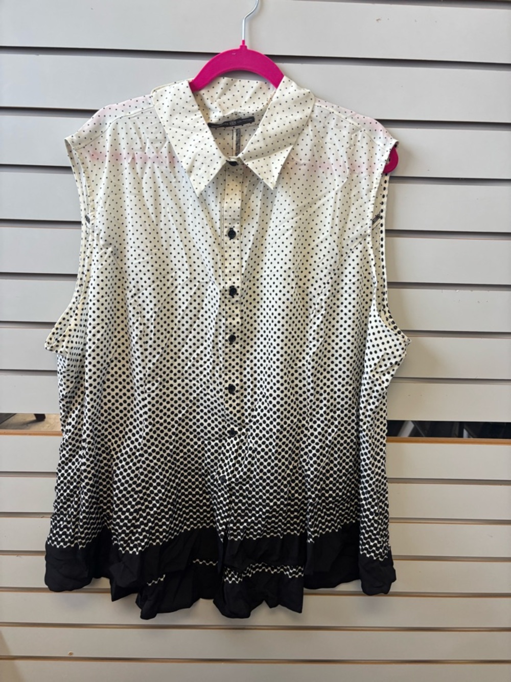 Sleeveless Ombre Dot Button-Front Blouse - White & Black